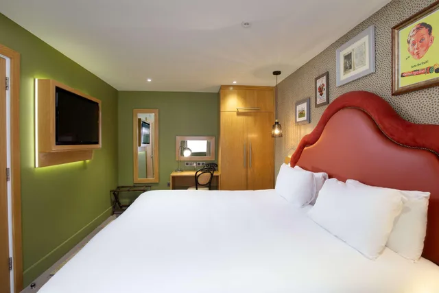 غرفة بسرير كينج، Elmbank York, Tapestry Collection by Hilton 3/7