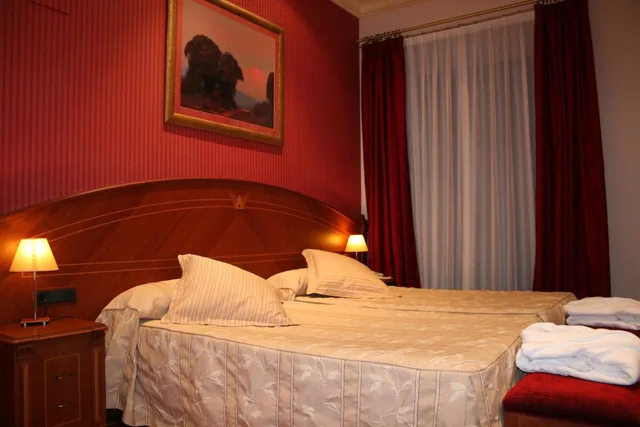 Room, Double Bed, Hotel Palacio De La Magdalena 2/10
