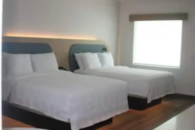 Premium Two Queen Room with Balcony، Hotel Lydia 6/10