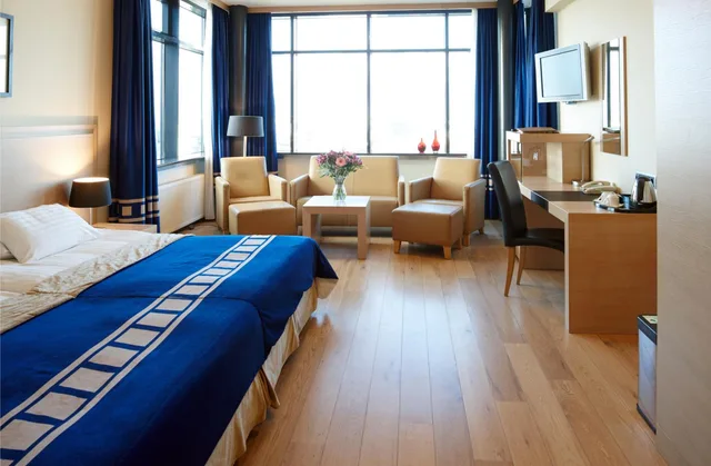 جناح جونيور بسرير كوين مع أريكة، Hotel Reykjavik Grand 1/7