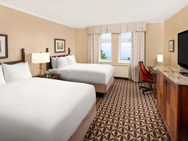 Room, 2 Double Beds, River View, Fairmont Le Manoir Richelieu 1/4