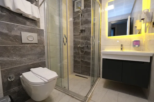 2 Bedrooms, Family, Quadruple, 1 Double and 3 Single Beds، Alanya Risus Park Hotel 2/7