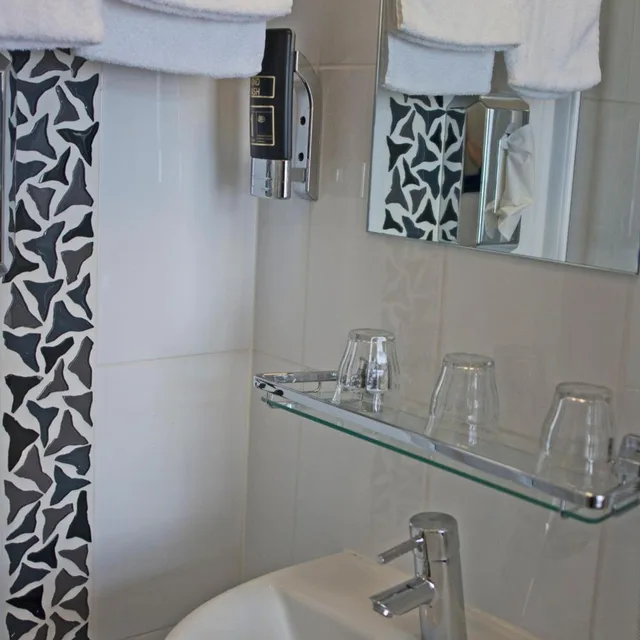 غرفة ثلاثية، Hotel Allure 5/6