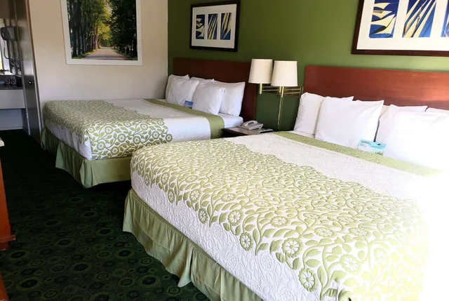 Room, 2 King Beds, Days Inn by Wyndham Westley, CA 3/6