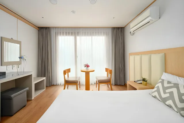 Room, Pool Side, Terrace، Shin Shin Hotel Jeju City 3/3