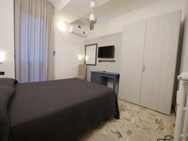 غرفة قياسية بسرير كوين، Hotel Careggi 1/4