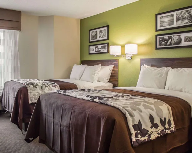 غرفة بسريرين مزدوجين للمدخنين، Sleep Inn Sandusky, OH 1/2