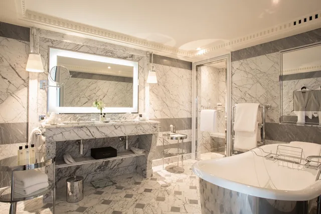 Eiffel, Suite, King Bed، La Reserve Paris Hotel And Spa 5/6