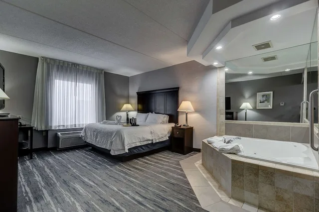 غرفة بسرير كينج، Hampton Inn Suites By Hilton Brantford 2/5