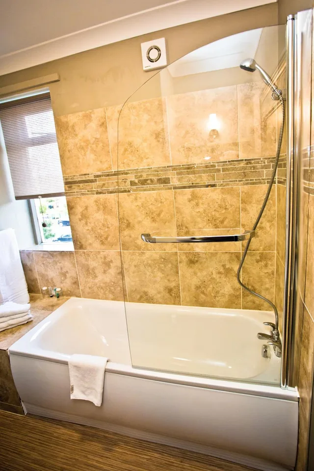 Executive, Wards Hotel 4/4