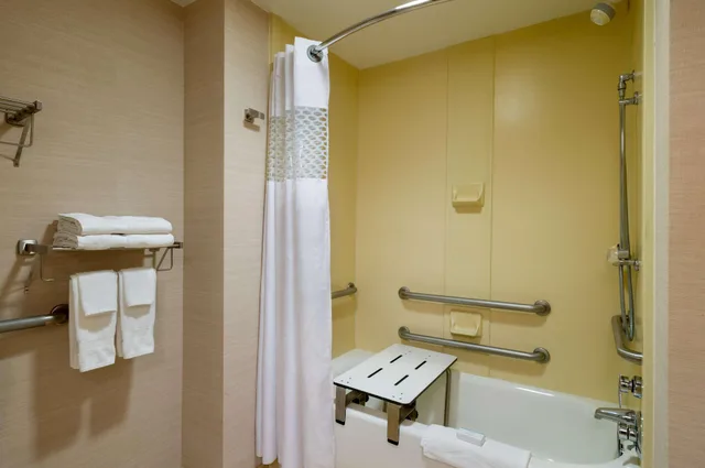غرفة بسريرين مزدوجين لذوي الإعاقة، Hampton Inn & Suites State College At Williamsburg Square 4/4