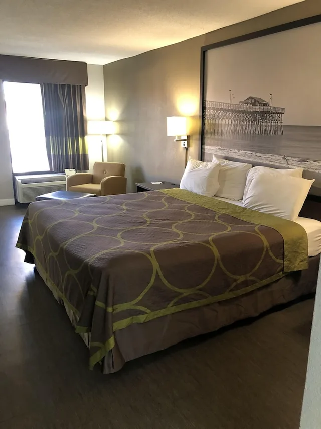 Room, King Bed, Super 8 By Wyndham Orangeburg 1/3