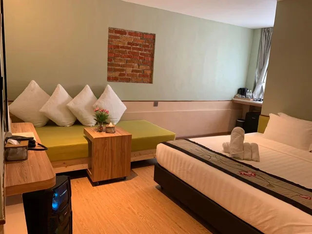 غرفة بريميير ديلوكس بسرير كينج مع أريكة، Swiss Heritage Boutique Hotel Jonker Street Melaka 5/6