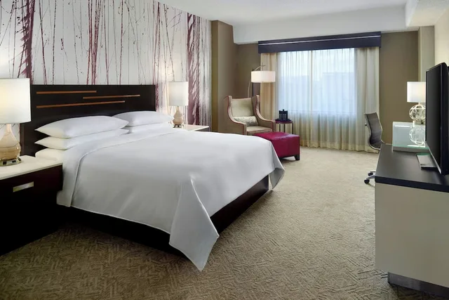 غرفة كلوب بسرير كينج بإطلالة على الحديقة، Renaissance Atlanta Waverly Hotel And Convention Center 4/6