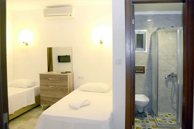 غرفة ثلاثية بسرير كوين وسرير فردي، Hotel Gumbet 2/4
