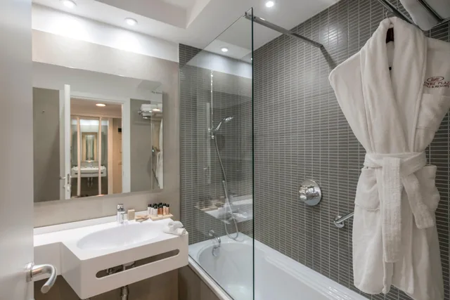 جناح بسرير كينج، Crowne Plaza St Peter S 7/8