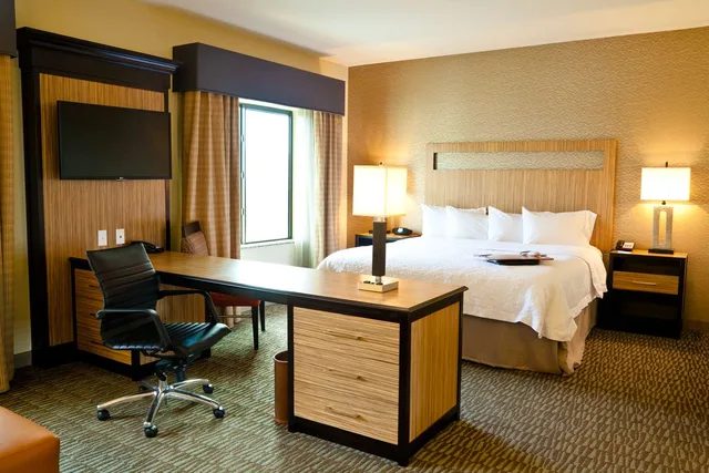جناح استوديو بسرير كينج، Hampton Inn And Suites Salinas 1/2