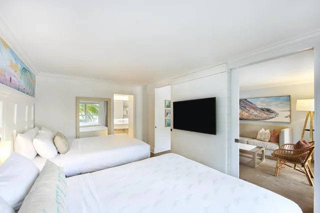جناح بسريرين كوين مع أريكة، Margaritaville Beach House Key West 2/5
