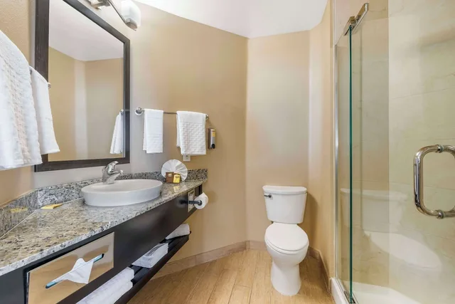 غرفة قياسية بسريرين كوين، Best Western Plus Oceanside Palms 3/3