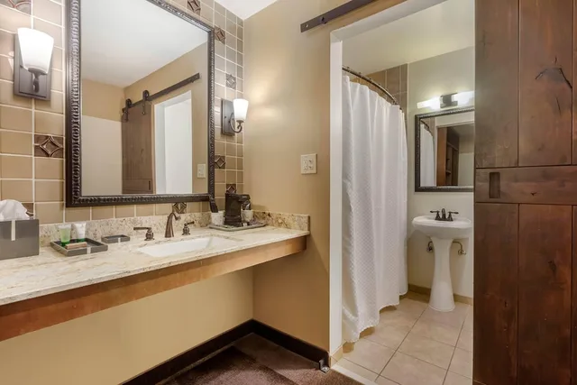 Standard, 2 Double Beds, Golf Course View، Carlton Oaks Lodge, Ascend Hotel Collection 5/5