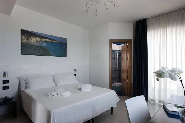 غرفة قياسية بسرير مزدوج، Belvedere Torre Dell Orso Hotel 2/6
