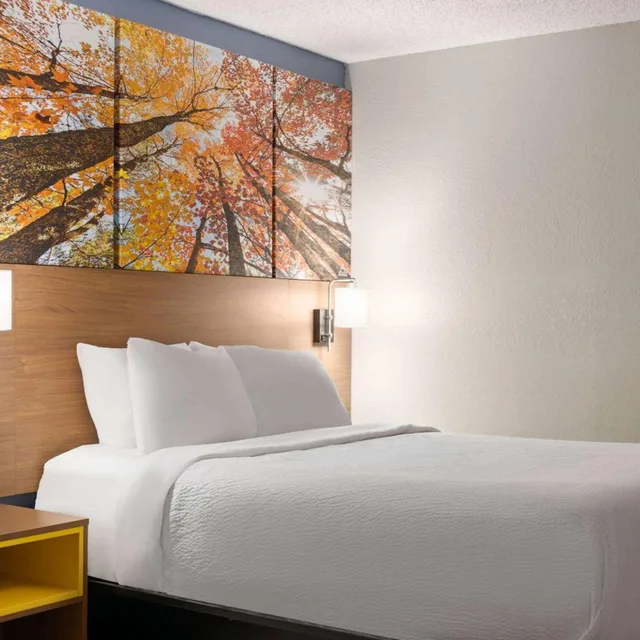 جناح ديلوكس بسرير كوين، Days Inn & Suites by Wyndham Green Bay WI. 5/7