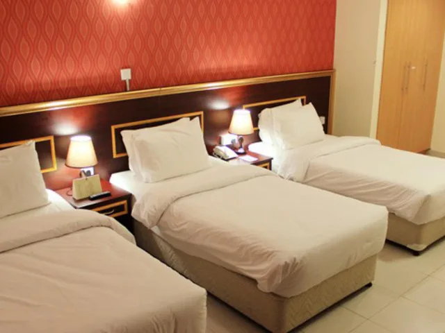 Superior, Triple, MONTREAL NAIF HOTEL 1/1