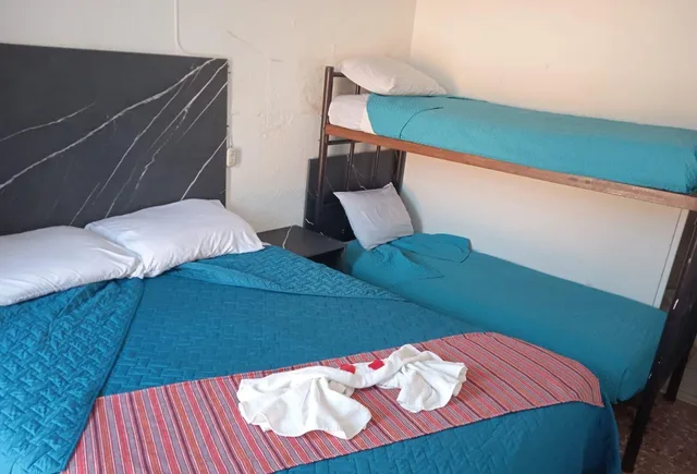غرفة عائلية ثلاثية، Feathers Hotel And Lounge - Hostel 1/3