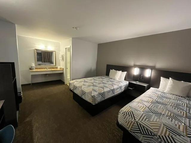 1 King Bed - Mob Acc RI Shwr Nsmk Micfridg، Motel6 Junction, TX - Llano River 2/10