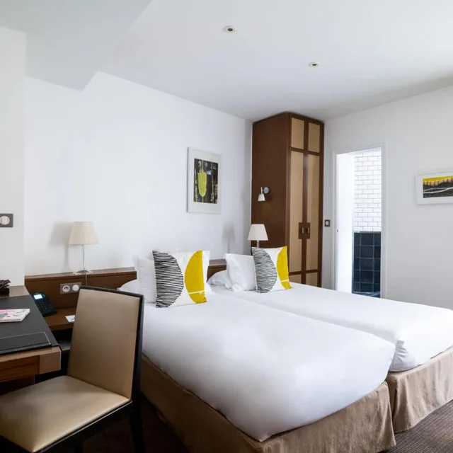 غرفة ثلاثية، Hotel Le Colisee 1/8
