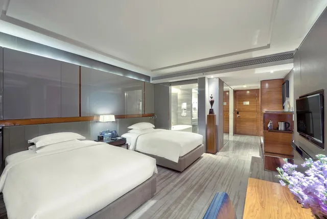 غرفة تنفيذية بسريرين منفصلين مع دخول صالة النادي، Hilton Sukhumvit Bangkok Hotel 5/10