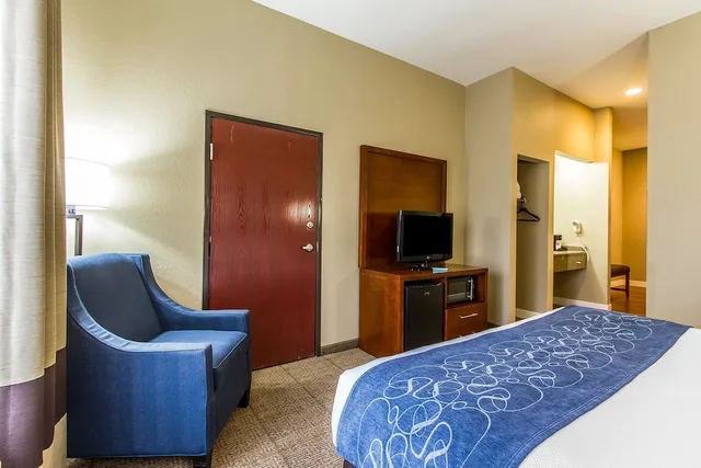 جناح بسرير كينج، Comfort Suites Mattoon 8/10