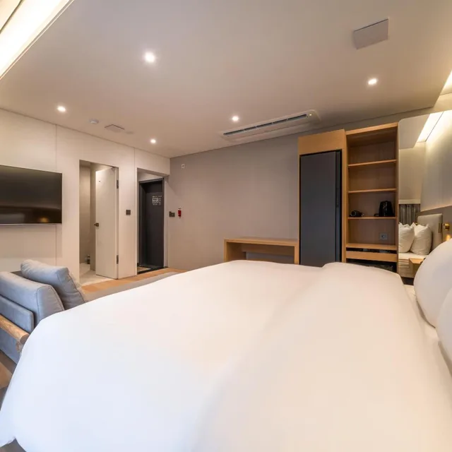 جناح جونيور، Comfort inn Yeouido 4/10