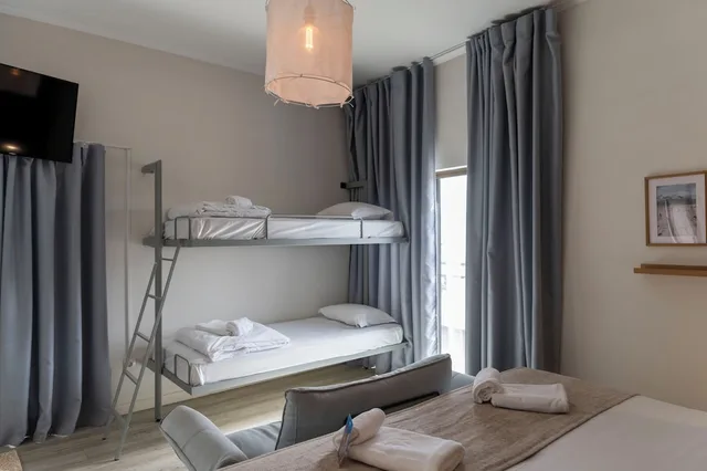 Family, 1 Double and 2 Bunk Beds, Balcony، WOT Costa da Caparica Soul 8/10