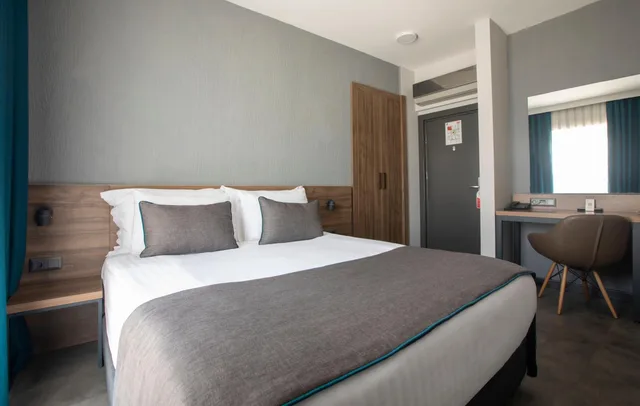 Room, Double Bed, Falcon 1511 7/10