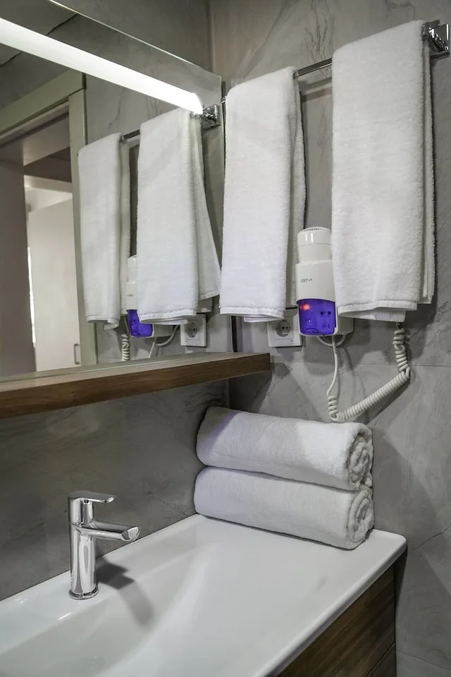 غرفة عائلية بسرير كوين وسريرين منفصلين، Side Village Hotel 8/9