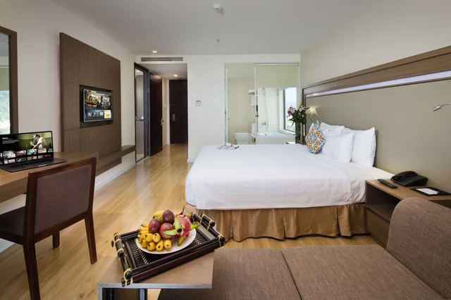 غرفة تنفيذية بسريرين منفصلين بإطلالة على البحر بشرفة، King Town Grand Hotel & Wedding Center 3/4