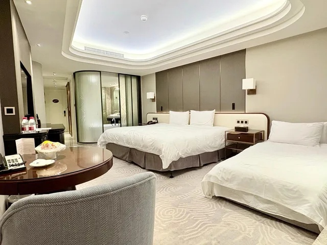 غرفة عائلية بسرير كينج مع أريكة، Oriental Riverside Hotel Shanghai International Convention Center 4/4