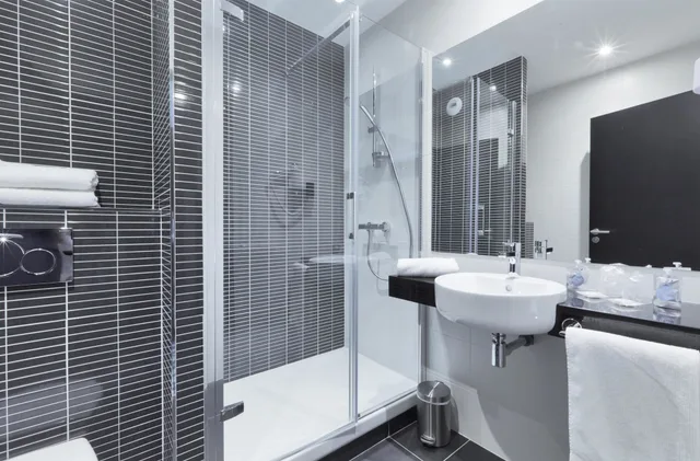 Standard, Double Bed, Hotel Kyriad Saint Quentin En Yvelines - Montigny 8/9