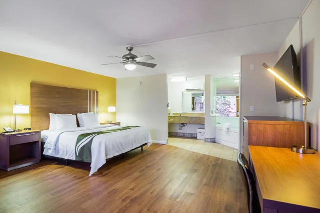 جناح بسرير كينج بجاكوزي، Quality Inn and Suites Airport Cruise Port Hollywood 3/10