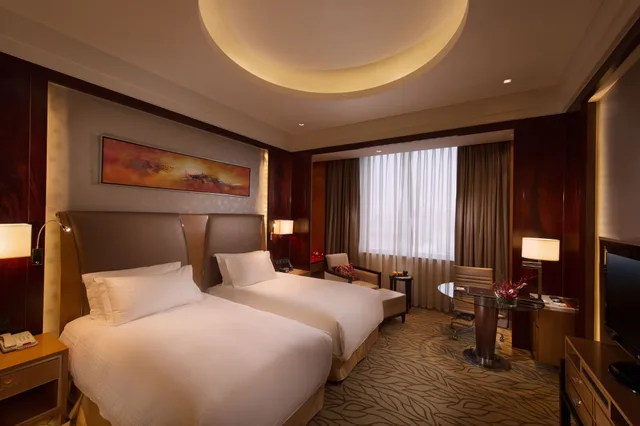 غرفة بسريرين منفصلين بإطلالة على الجبل، Doubletree By Hilton Qinghai Golmud China 2/9