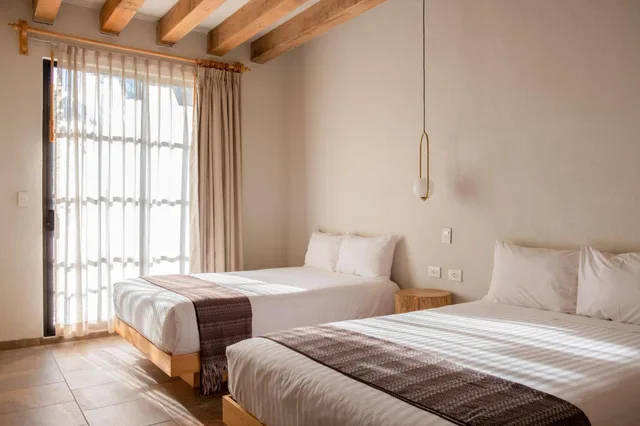 غرفة بسريرين منفصلين، Zirahuen Forest And Resort 1/5