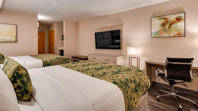 غرفة بسريرين كوين بحوض استحمام لذوي الإعاقة، Best Western Premier I-95 Savannah Airport/ Pooler West 1/3