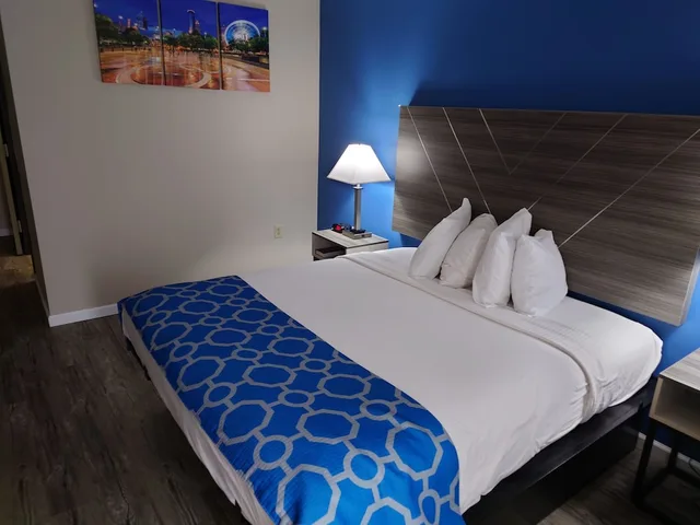 Room, King Bed, Accessible, Baymont by Wyndham Adairsville 1/5