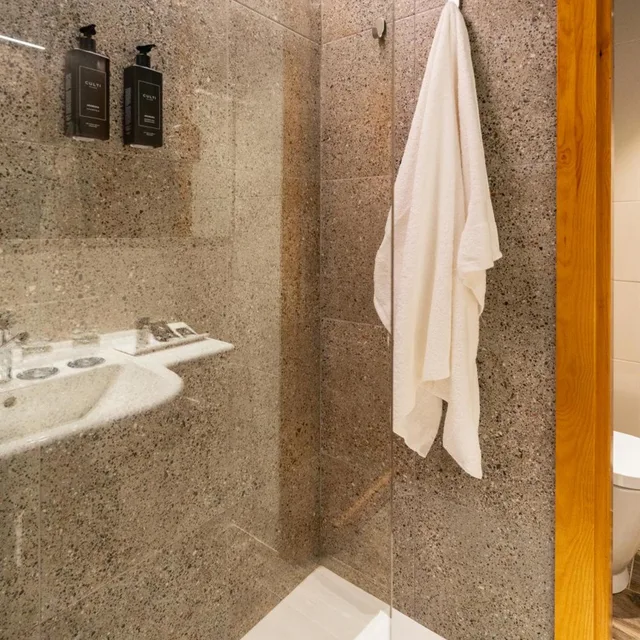 غرفة بريميوم رباعية بسرير فردي، Ushuaia Mountain Hotel 4/8
