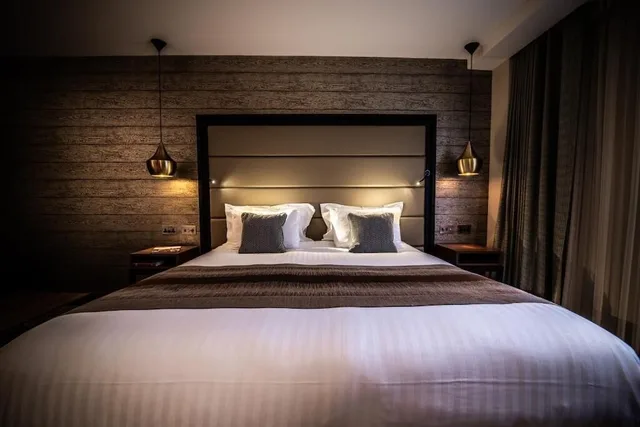 غرفة بسرير مزدوج مع سرير إضافي، The Warwickshire Hotel And Country Club 2/7