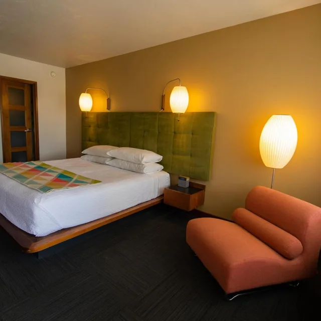 Room, King Bed, Modern Hotel And Bar 2/10