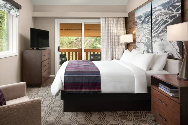 فيلا بسرير كوين بشرفة بغرفة نوم واحدة مع أريكة، Marriotts StreamSide Birch at Vail 3/9