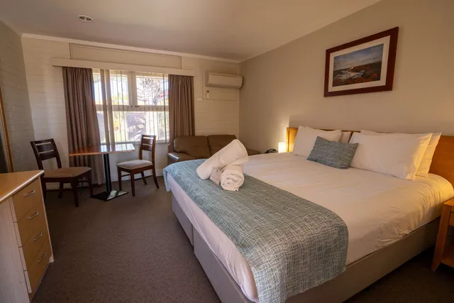 غرفة تنفيذية بسرير كينج، Hospitality Carnarvon, SureStay Collection By Best Western 1/1
