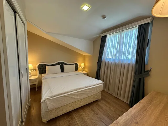 غرفة اقتصادية بسرير كوين وسريرين منفصلين مع أريكة، Daphne Residence 1/10